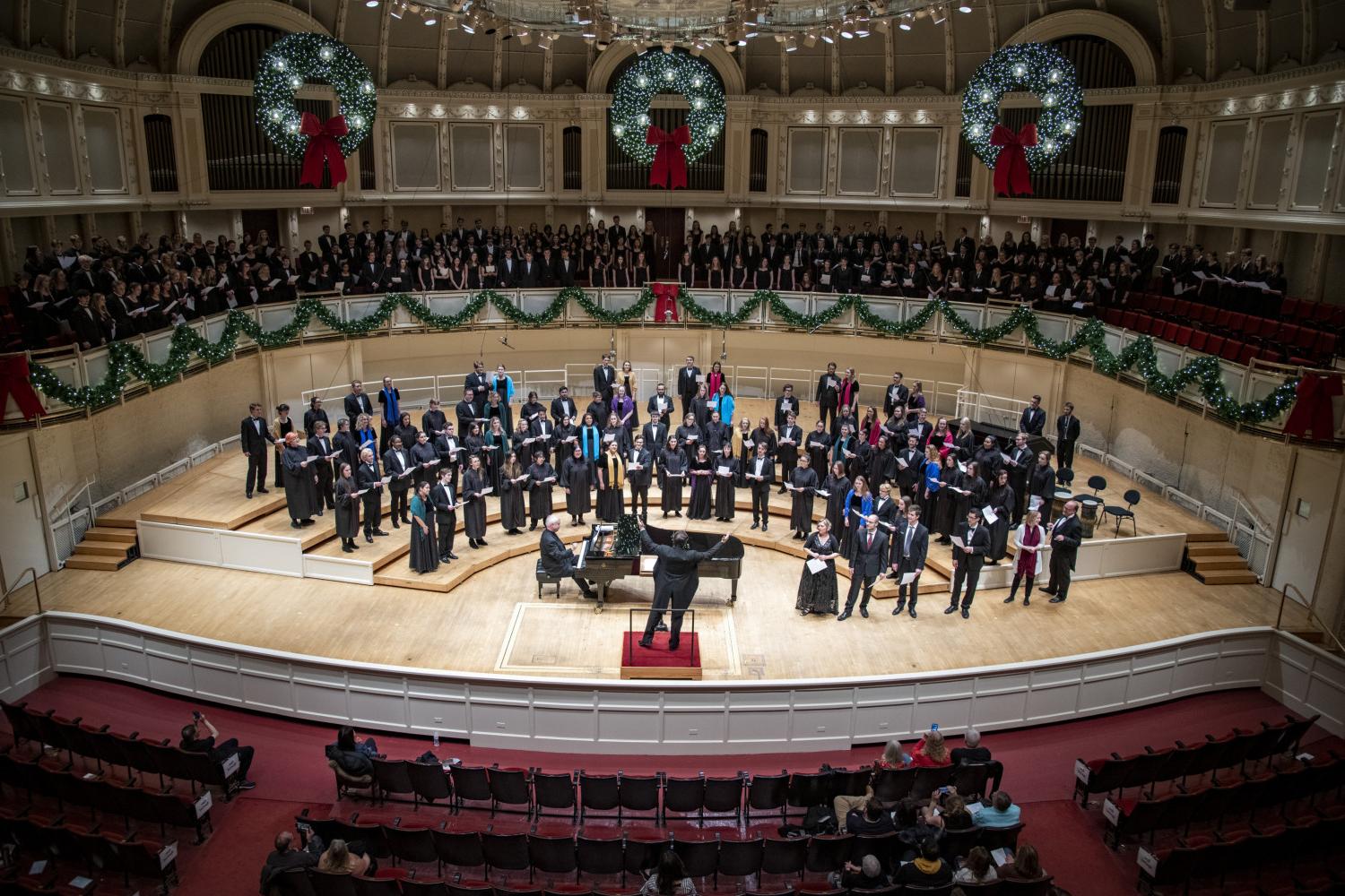 The <a href='http://www.abington.hnzhongyaogui.com'>全球十大赌钱排行app</a> Choir performs in the Chicago Symphony Hall.